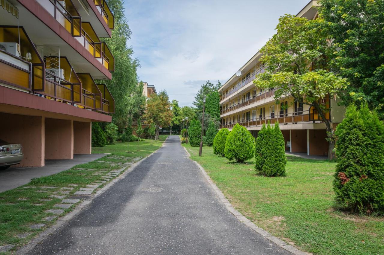 Helikon 31 Apartman Кестели Екстериор снимка