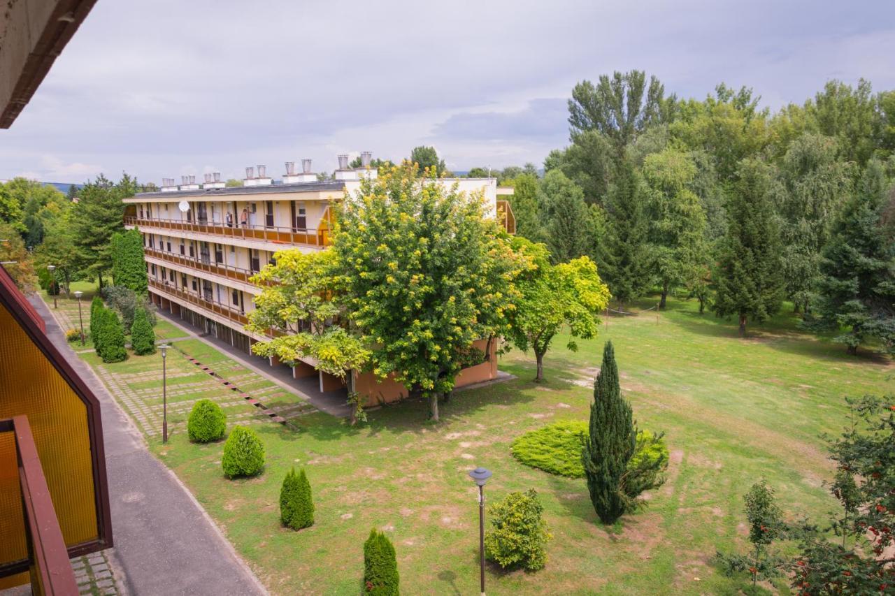 Helikon 31 Apartman Кестели Екстериор снимка